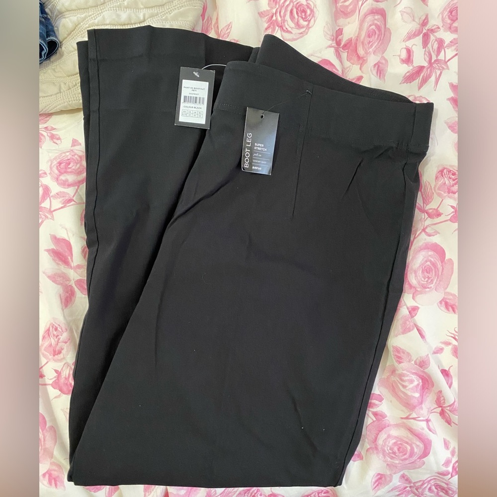 Avenue brand, Super Stretch Bootcut Pant Black - size 20 petite